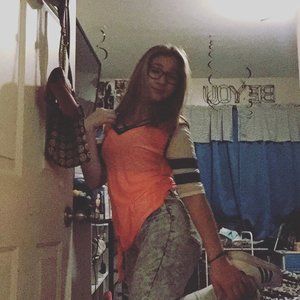 Meet your Posher, Chloe